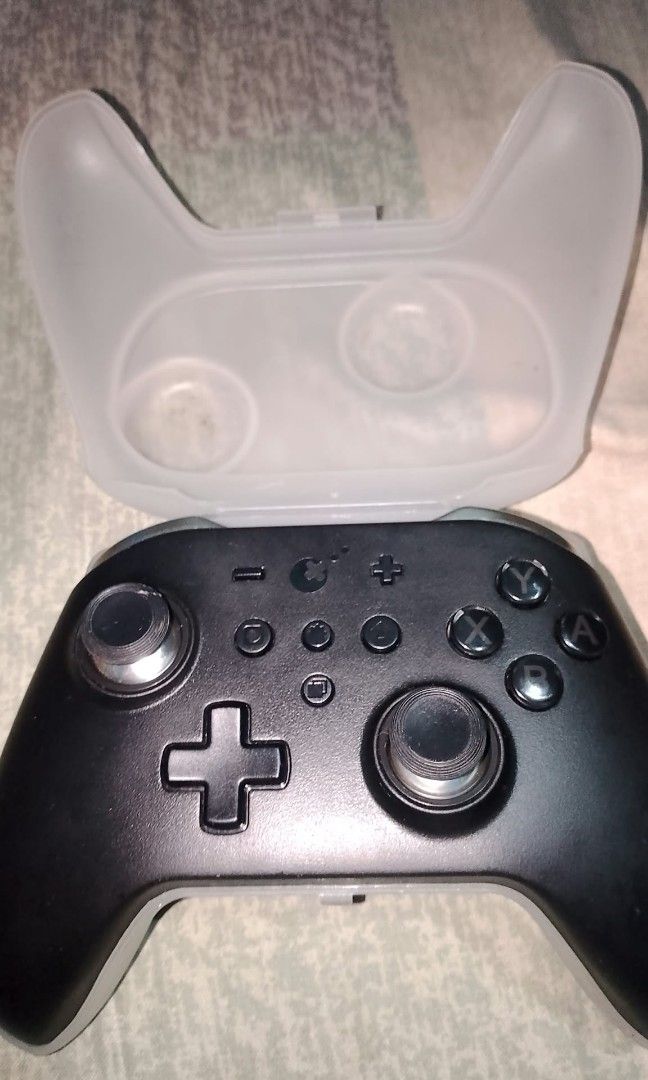 Gulikit kk2 pro (Category: Controllers) located in Manila. Submitted by naira_d (Listing ID 1471109606, Image 2). Description: Gulikit kk2 pro no issue good condition.