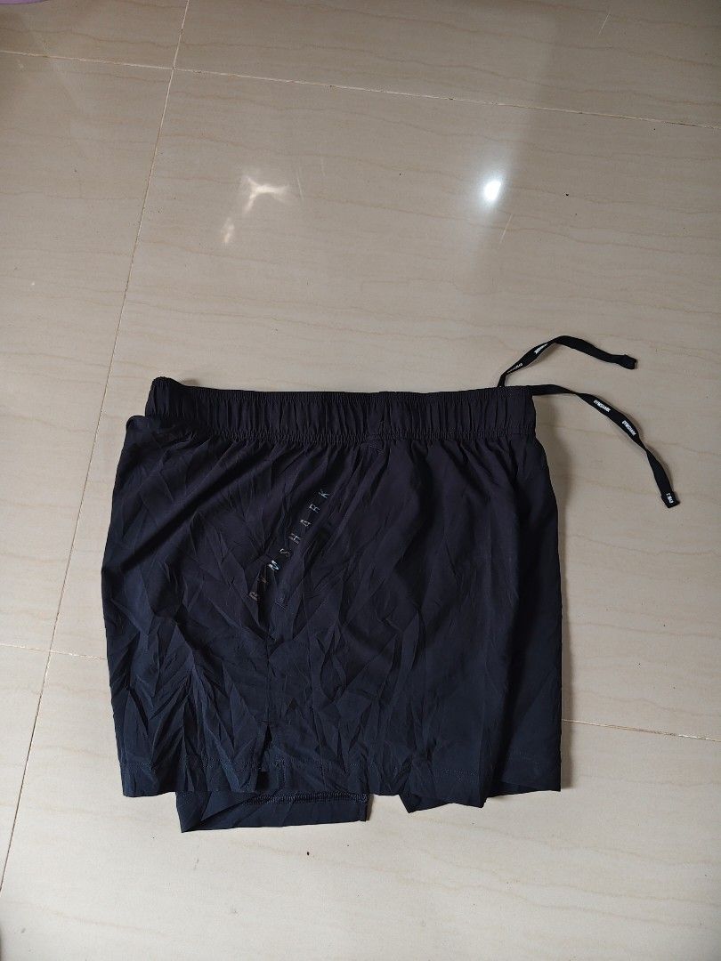 Gymshark Short (Category: Shorts) located in Iloilo. Submitted by branded-boy0422_16 (Listing ID 1470936851, Image 3). Description: W: 30-34 L: 14 Good as new Minor sign of usage lang sa logo at name.