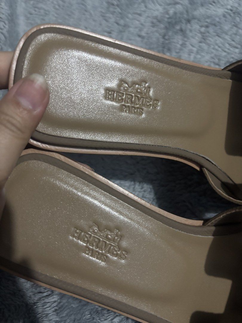 H ER M E S (Category: Sneakers & Footwear) located in Valenzuela. Submitted by meloluxcollections (Listing ID 1471036069, Image 3). Description: .