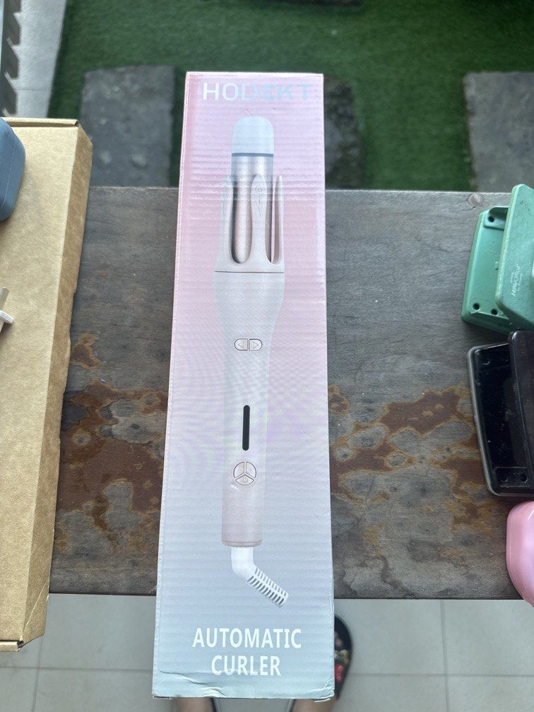 Hair Automatic Curler (Category: Hair Accessories) located in Manila. Submitted by xenasales (Listing ID 1471013642, Image 1). Description: .