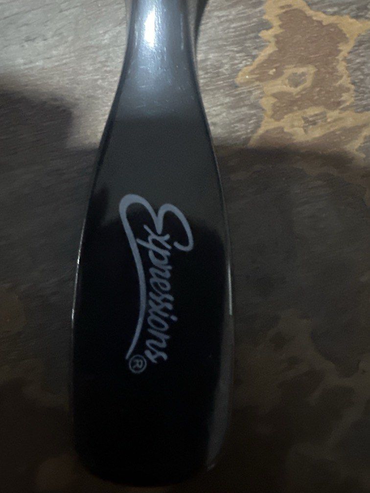 Hair BrushComb (Category: Hair Accessories) located in Manila. Submitted by xenasales (Listing ID 1471027185, Image 2). Description: .
