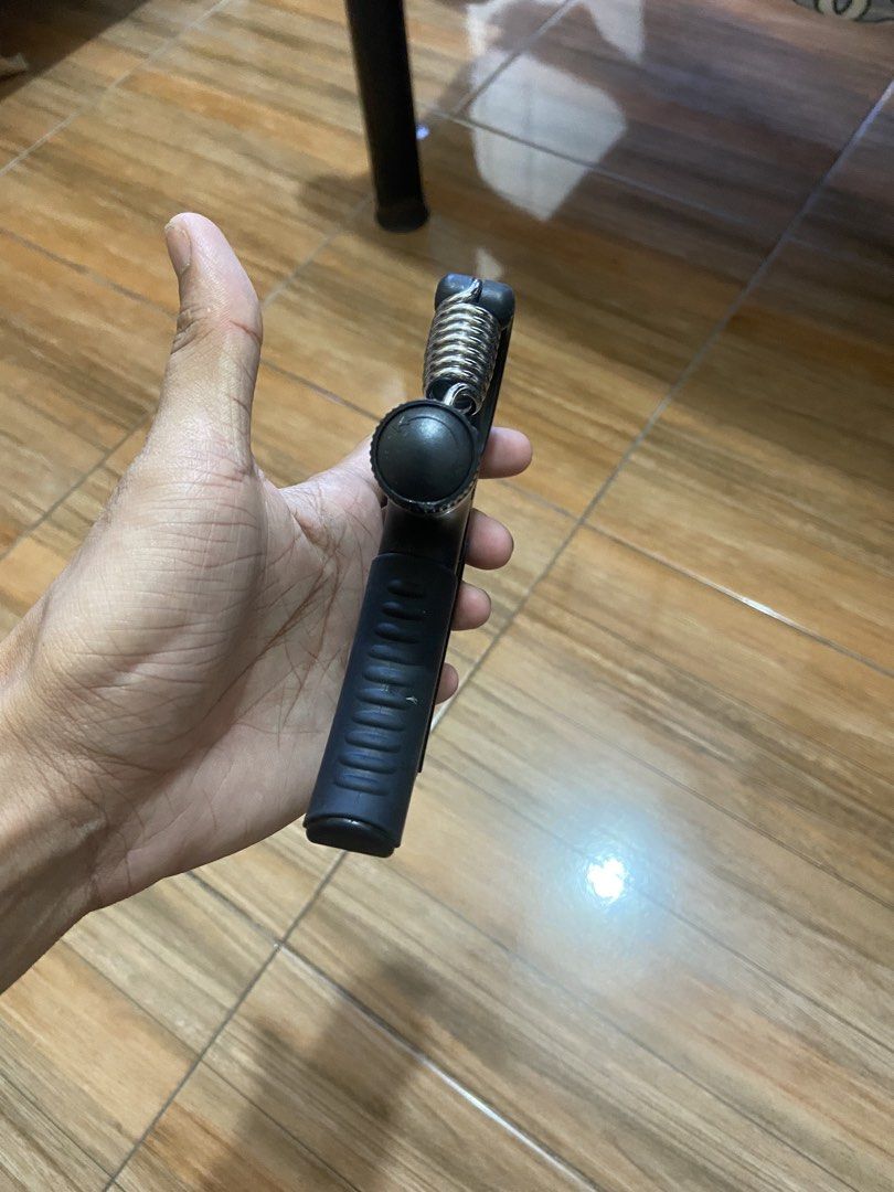Hand Gripper 5-60kg (Category: Toning & Stretching Accessories) located in Cavite. Submitted by seppp22 (Listing ID 1471002542, Image 3). Description: Almost New 100 pesos My Location:Lancaster New City General Trias Cavite Can ship Nationwide via jnt Pwede Meetup around Lancaster Pwede Lalamove .