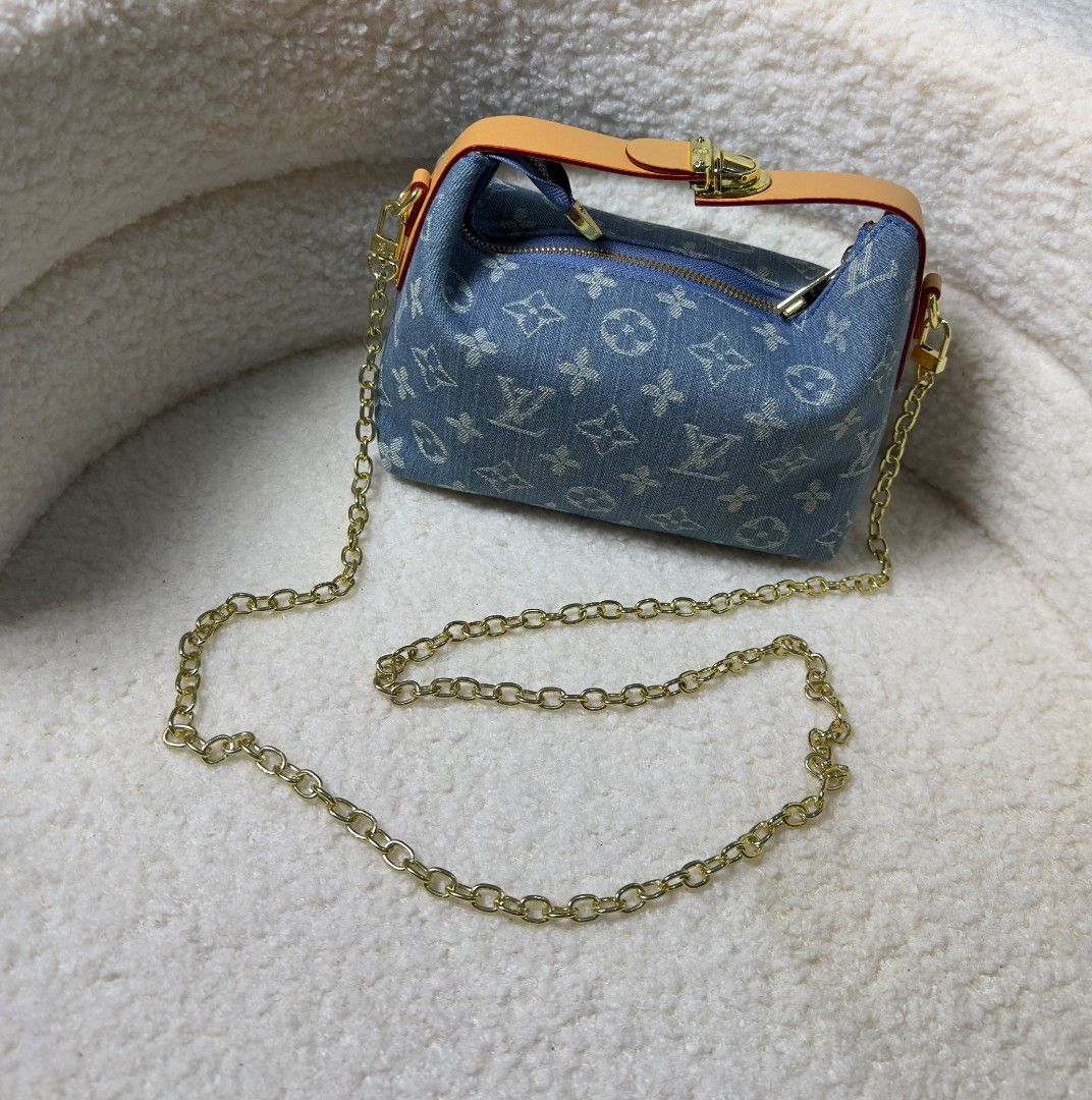 Handbag 2way Bag Elvi (Category: Purses & Pouches) located in Binmaley. Submitted by amayscollections2 (Listing ID 1470975894, Image 2). Description: Sale ang ganda ganda nyan ses pure denim elvi perfect pang formal events with box and dystbag for only ₱850+sf payment first ₱920+sf cash on delivery 📍pangasinan We ship Nationwide po🚚.