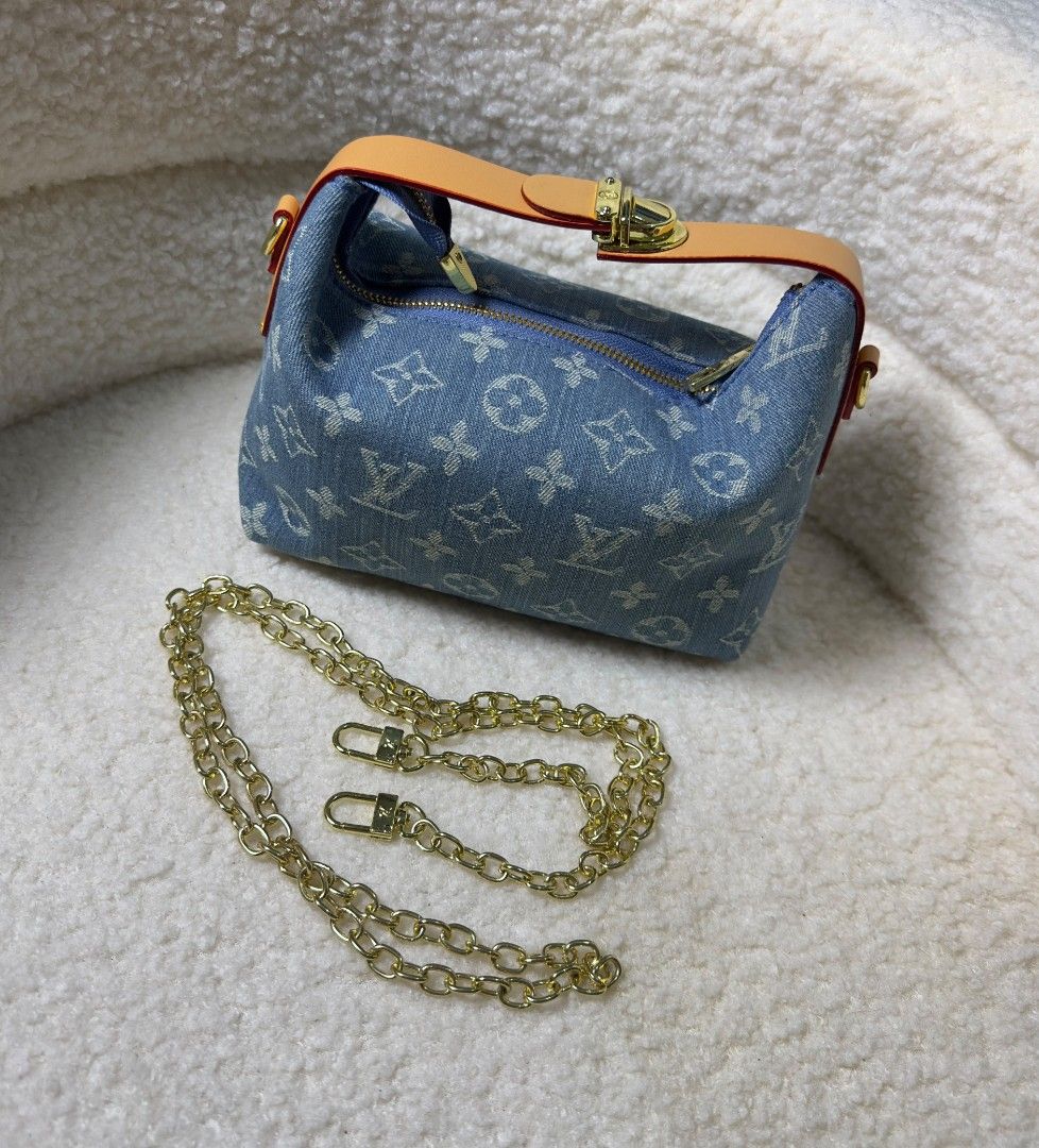 Handbag 2way Bag Elvi (Category: Purses & Pouches) located in Binmaley. Submitted by amayscollections2 (Listing ID 1470975894, Image 1). Description: Sale ang ganda ganda nyan ses pure denim elvi perfect pang formal events with box and dystbag for only ₱850+sf payment first ₱920+sf cash on delivery 📍pangasinan We ship Nationwide po🚚.
