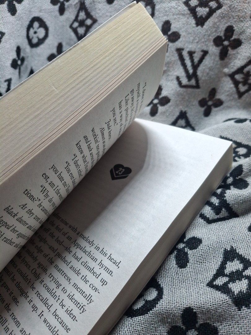 Heart-Shaped Box by Joe Hill (Category: Storybooks) located in Puerto Princesa. Submitted by beepbobib (Listing ID 1471090791, Image 3). Description: Please keep in mind that these are second-hand books, so kindly manage your expectations. ⭐️ I can send more pictures upon request. ⭐️ Payment-first policy. ⭐️ No rush shipping, please. ⭐️ The miner will shoulder the shipping fee (SF). Our courier is J&T ⭐️can do meet up in : SM Puerto Princesa ⭐️Lo