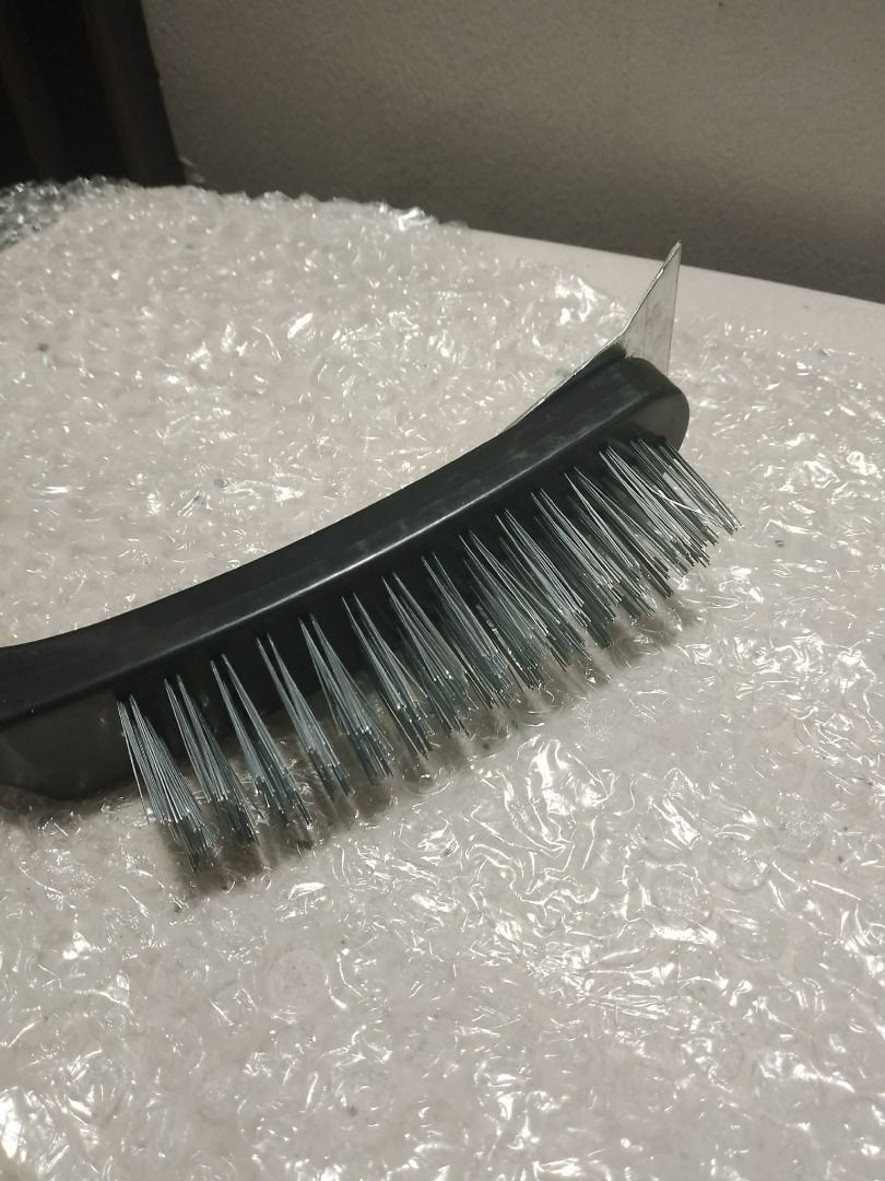 Heavy Duty Steel Brush with Scraper (Category: Construction Tools & Equipment) located in Rizal. Submitted by bargokarl (Listing ID 1471065427, Image 2). Description: **FOR SALE: Heavy Duty Steel Brush with Scraper** **Price:** ₱100 **Condition:** Good condition / Ready to use **Details:** * Matibay na steel brush para sa pagtanggal ng kalawang, lumang pintura, at matitinding dumi * May kasamang metal scraper sa dulo para pang-kudkud ng nakadikit