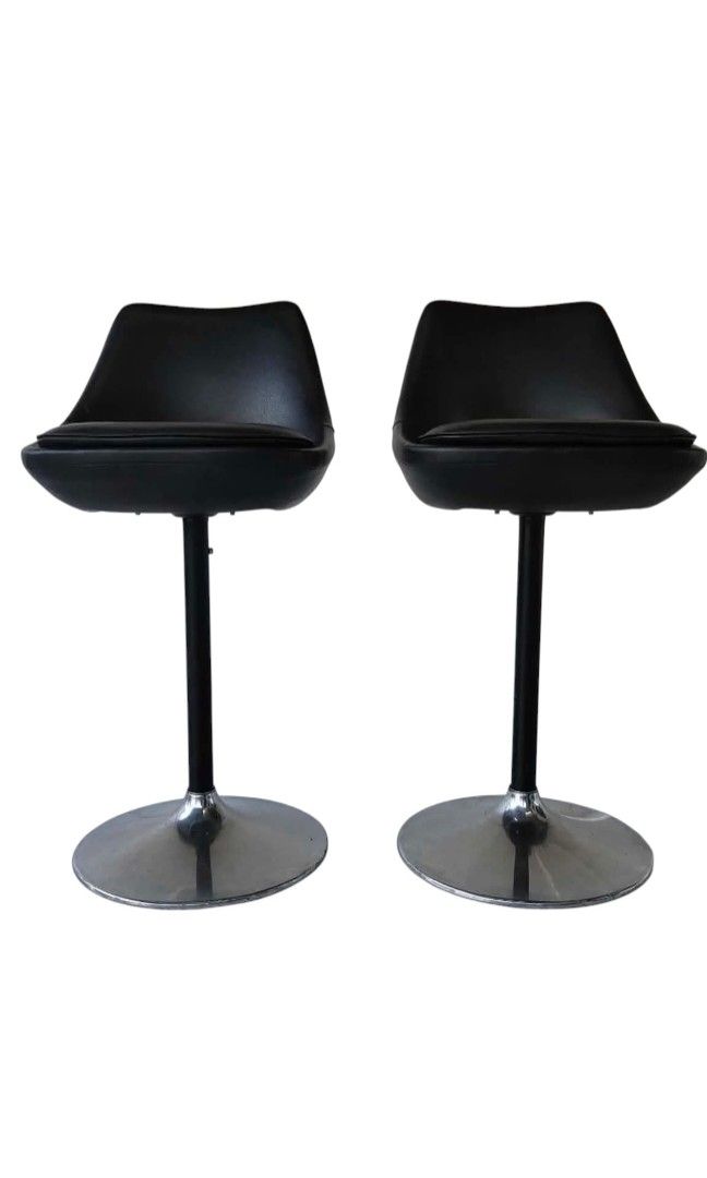 Heavy-Duty Steel-Based Bar Chair (Category: Chairs) located in Mexico. Submitted by mgracejapansurplus (Listing ID 1470952461, Image 1). Description: NEW ARRIVAL 🇯🇵 Heavy-Duty Steel-Based Bar Chair✨ - Sleek black padded seat & backrest — smooth & comfortable - Sturdy matte black stem with polished chrome round base - Heavy-duty construction, stable & durable - Price: ₱8,000 - Dimensions: L16" × W12" × H33" ✅ DELIVERY PICK UP/LALAMOVE ✅MOP:GCASH