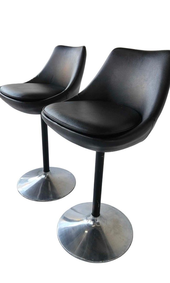 Heavy-Duty Steel-Based Bar Chair (Category: Chairs) located in Mexico. Submitted by mgracejapansurplus (Listing ID 1470952461, Image 3). Description: NEW ARRIVAL 🇯🇵 Heavy-Duty Steel-Based Bar Chair✨ - Sleek black padded seat & backrest — smooth & comfortable - Sturdy matte black stem with polished chrome round base - Heavy-duty construction, stable & durable - Price: ₱8,000 - Dimensions: L16" × W12" × H33" ✅ DELIVERY PICK UP/LALAMOVE ✅MOP:GCASH