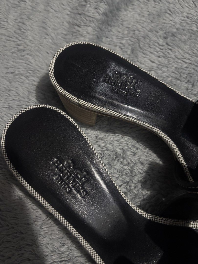 HER M ES (Category: Sneakers & Footwear) located in Valenzuela. Submitted by meloluxcollections (Listing ID 1471036176, Image 3). Description: .