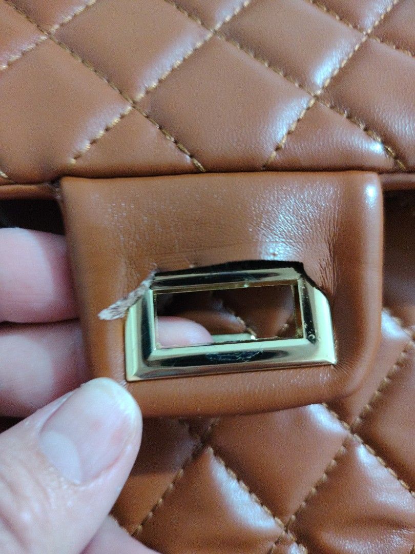 High End Joyous Bag Large Compartment (Category: Shoulder Bags) located in Muntinlupa City. Submitted by madtan (Listing ID 1471020240, Image 2). Description: Orig price 900 pesos Rfs declutter.