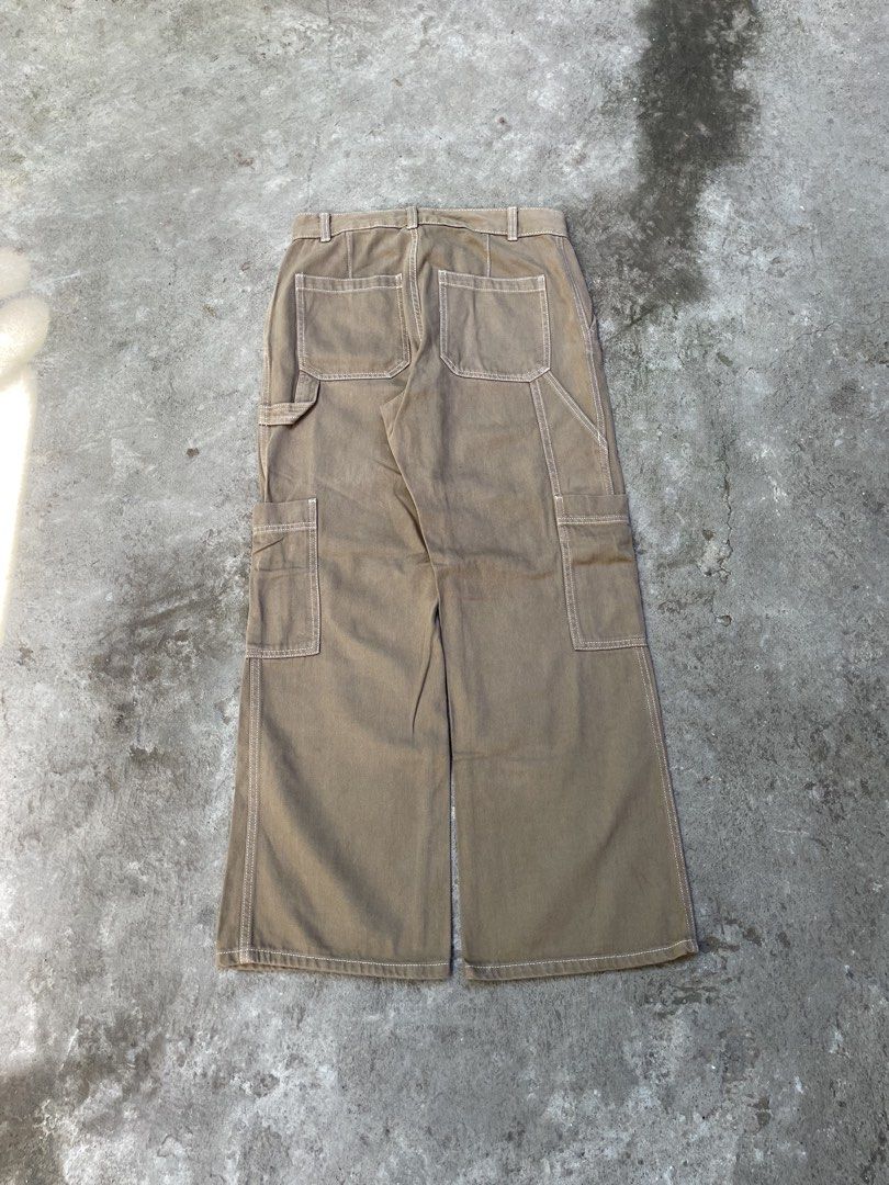 H&M Baggy Carpenter Pants 🛠️ (Category: Jeans) located in Roxas City. Submitted by patch_archive (Listing ID 1471065320, Image 1). Description: H&M Baggy Carpenter Pants 🛠️ 📏 ACTUAL DIMENSION USING INCHES 👖 WAIST : 31-32 👖 LENGTH : 40 👖 THIGH : 12.5 👖 HEM : 10 👖 FLAWS : NONE 🏷️ PRICE : 700 PHP + SF * MESSAGE ME IF YOU HAVE ANY OTHER QUESTION ABOUT SIZING . 🚚 Local shipping fee ( 70-85 Php) ✈️ International Shipping fee cost “DM” 💳 Mode