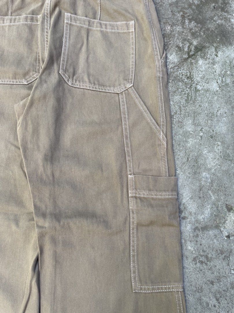 H&M Baggy Carpenter Pants 🛠️ (Category: Jeans) located in Roxas City. Submitted by patch_archive (Listing ID 1471065320, Image 3). Description: H&M Baggy Carpenter Pants 🛠️ 📏 ACTUAL DIMENSION USING INCHES 👖 WAIST : 31-32 👖 LENGTH : 40 👖 THIGH : 12.5 👖 HEM : 10 👖 FLAWS : NONE 🏷️ PRICE : 700 PHP + SF * MESSAGE ME IF YOU HAVE ANY OTHER QUESTION ABOUT SIZING . 🚚 Local shipping fee ( 70-85 Php) ✈️ International Shipping fee cost “DM” 💳 Mode