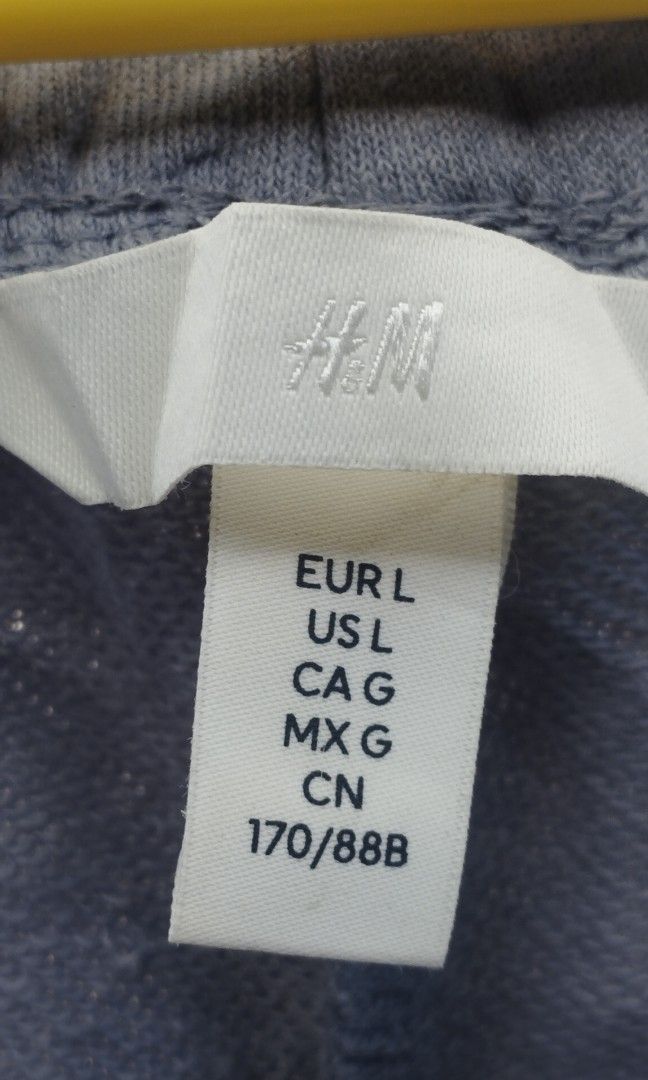 H&M Baggy Sweatpants Large Bluish Grey Gray (Category: Joggers) located in Taguig. Submitted by archie.abdullathrift (Listing ID 1471005079, Image 3). Description: H&M Baggy Sweatpants Color: Bluish Grey Large on Tag Waist: 30-40 in Length: 38 in Hem: 10 Color Rate: 9.5/10 Condition: 9.5/10 Issue: Very minimal lints 💵 Cash/Gcash or COD via Lalamove 📍Taguig.