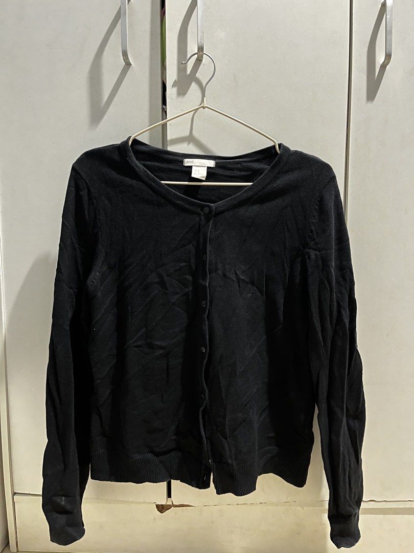 H&M Basic Black Button-Up Cardigan (Category: Longsleeves) located in Caloocan City. Submitted by decluttering.101_ (Listing ID 1471039173, Image 1). Description: - Brand: H&M Basic - Item: Black button-down cardigan - Material: Lightweight knit - Features: Round neckline, long sleeves, matching black buttons, ribbed cuffs and hem - Style: Simple everyday layering piece, easy to throw on over tops or dresses.