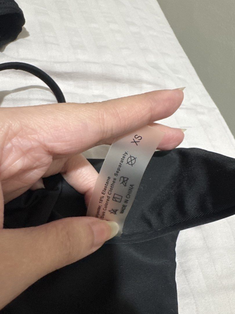 H&M Black Bikini Bottom & shein (Category: Bikinis & Swimsuits) located in Bacoor. Submitted by decluterwithellie8 (Listing ID 1471061573, Image 3). Description: - Set of 2 versatile black bikini bottoms - Piece 1: H&M textured ribbed style, Size EUR 34 / US 2 - Piece 2: Smooth fabric style, Size XS shein - Minimalist solid black design, easy to mix and match with any top - Standard comfortable swimwear material Pag per pc H&m 450 Shein 120 .