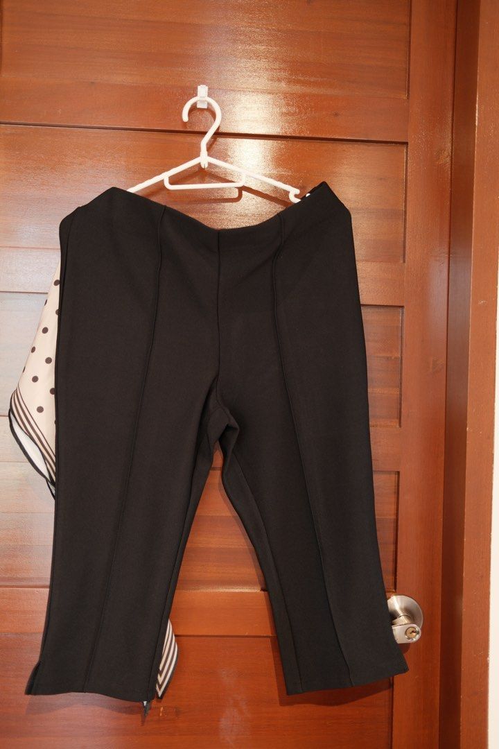 H&M Black Capri with built-in Scarf (Category: Jeans) located in Makati City. Submitted by nomoreclutterph (Listing ID 1471046474, Image 1). Description: - Brand: H&M - Item: Black cropped pants with front seam detailing - Size: Medium (EUR M, US M, CN 165/80A) - Color: Solid black - Condition: Like new/ Used once.