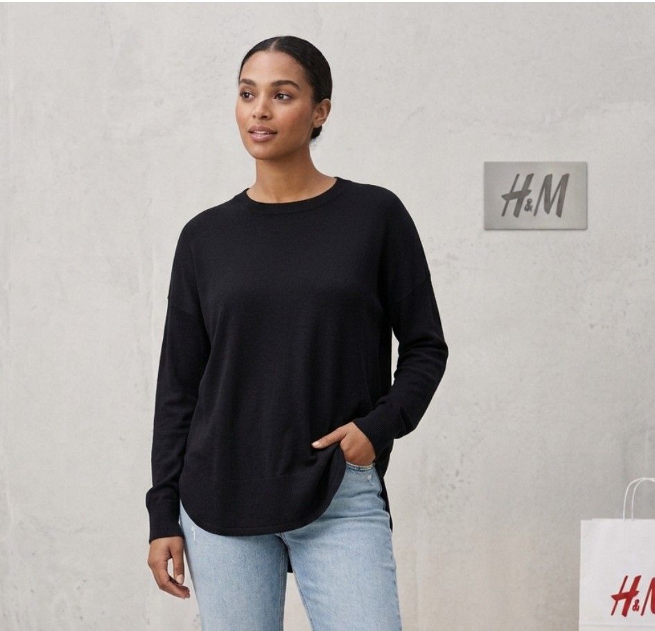 H&M Black Light Knit Top (Category: Others Tops) located in Quezon City. Submitted by chph1st (Listing ID 1471059155, Image 2). Description: large on tag but can fit xl.