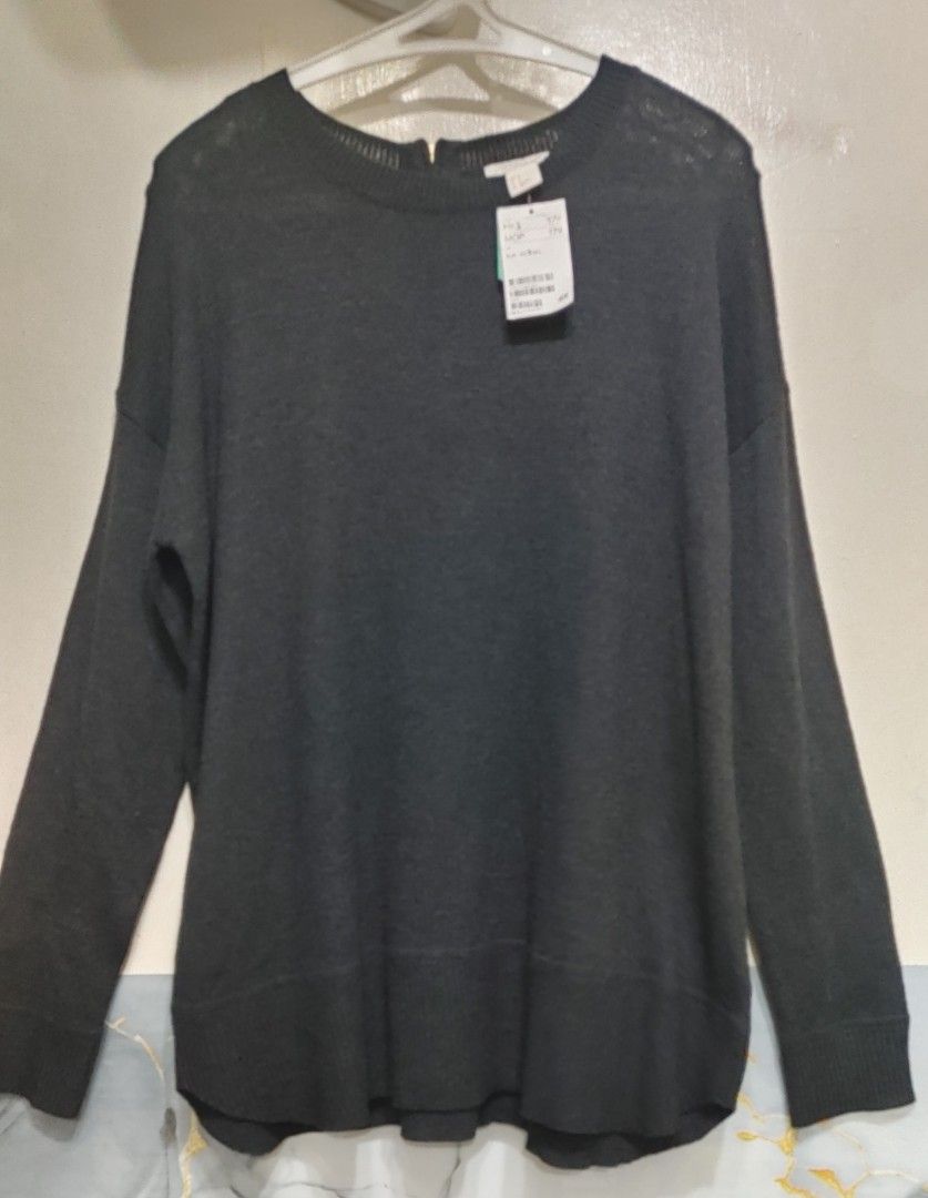 H&M Black Light Knit Top (Category: Others Tops) located in Quezon City. Submitted by chph1st (Listing ID 1471059155, Image 3). Description: large on tag but can fit xl.