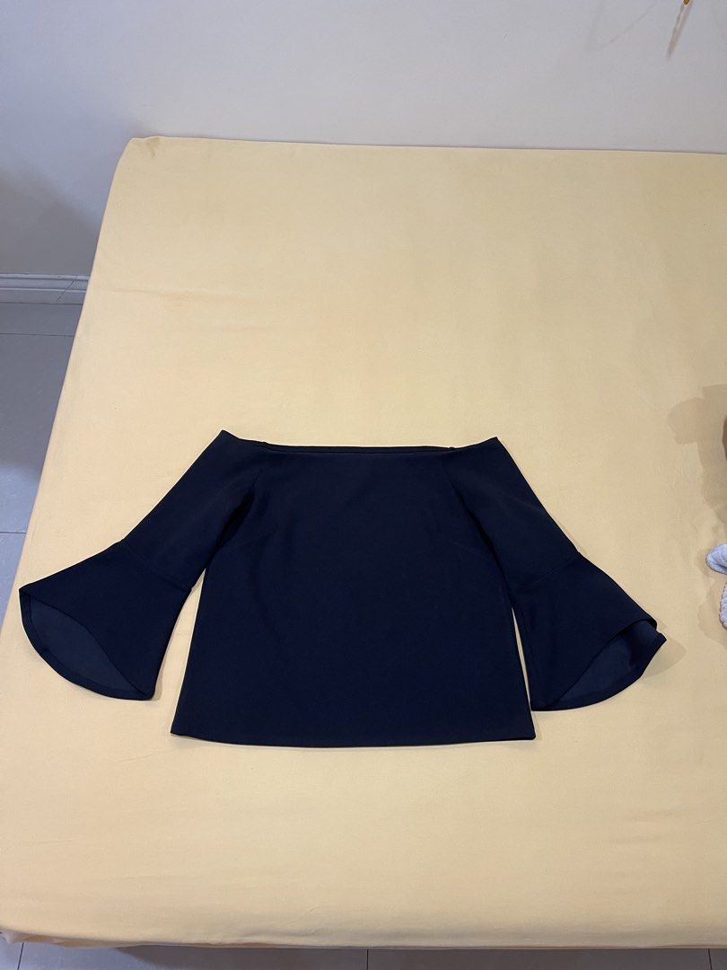 H&M Black Off-Shoulder Top Size S (Category: Blouses) located in Bacolod City. Submitted by zdeclutters01 (Listing ID 1470966492, Image 1). Description: Read the description first before asking questions ‼️ * Discounted price exclusive of delivery fees. * Delivery fee c/o Buyer after full payment of the purchase price. PM me for delivery procedure and refund/contingency provisions for your security. * As-is, where-is. Please see photos for defect