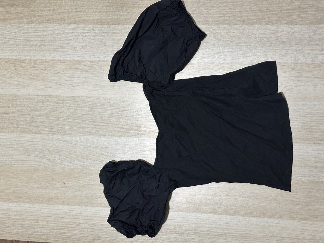 H&M Black Puff Sleeve Off Shoulder Top (Category: Blouses) located in Mandaluyong City. Submitted by supercleng (Listing ID 1471076083, Image 1). Description: - Brand: H&M - Style: Off-shoulder top with trendy puff sleeves - Size: S (EUR/UK S, CN 155/88A) - Material: Stretchy fabric, super comfortable - Condition: Worn a few times, great shape .