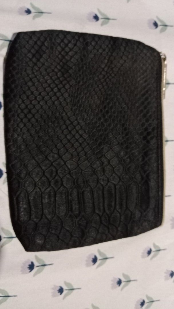 H&M Black Snakeskin Pattern Clutch Pouch Bag (Category: Clutches) located in San Miguel. Submitted by chriswajer65155 (Listing ID 1471107830, Image 1). Description: - Brand: H&M - Material: Faux snakeskin texture with fabric lining - Color: Classic black with gold-tone hardware - Closure: Top zip closure - Condition: Excellent, clean with no tears or loose threads - Usage: Ideal as a makeup pouch, card holder, or everyday essentials organizer - D