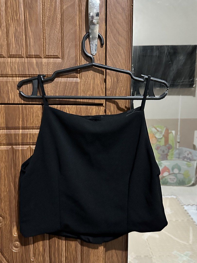 H&M Black Top (Category: Blouses) located in Makati City. Submitted by jannst (Listing ID 1471032975, Image 3). Description: .