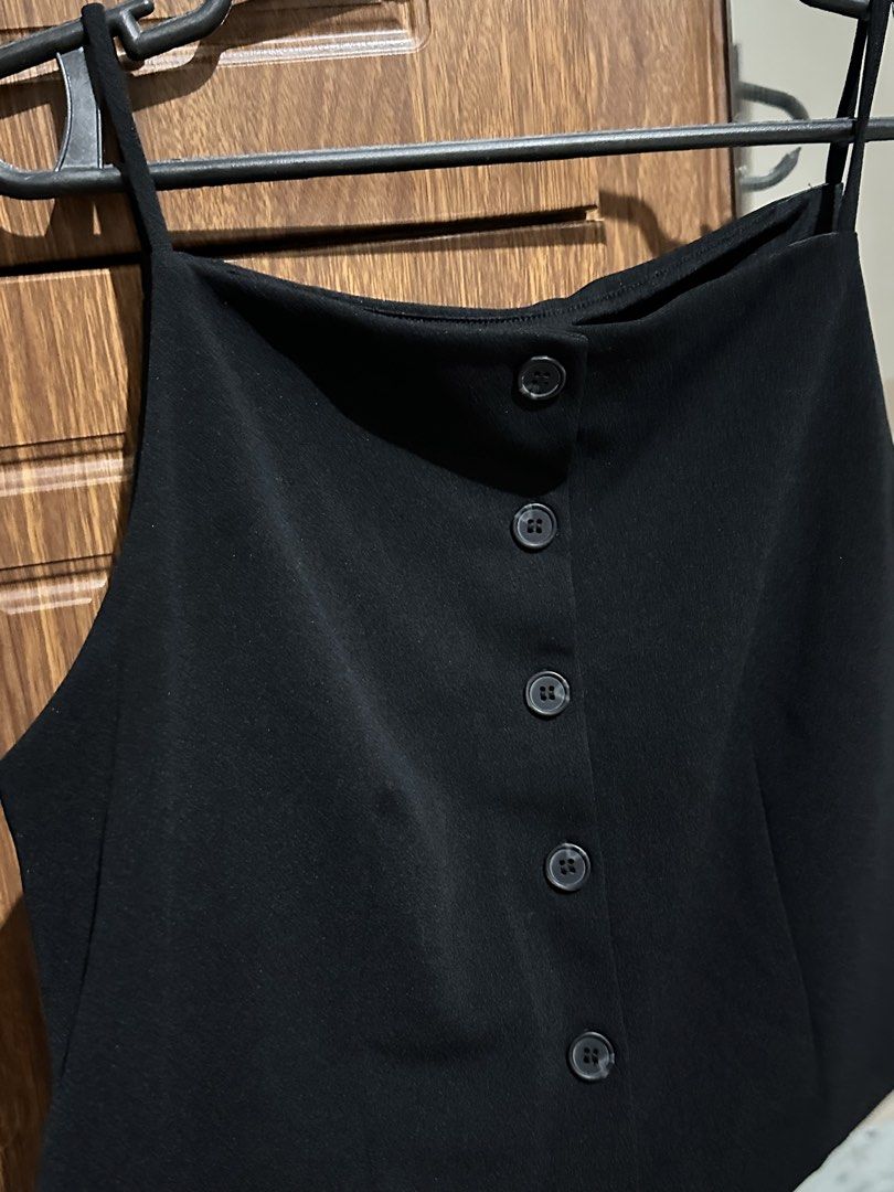 H&M Black Top (Category: Blouses) located in Makati City. Submitted by jannst (Listing ID 1471032975, Image 2). Description: .