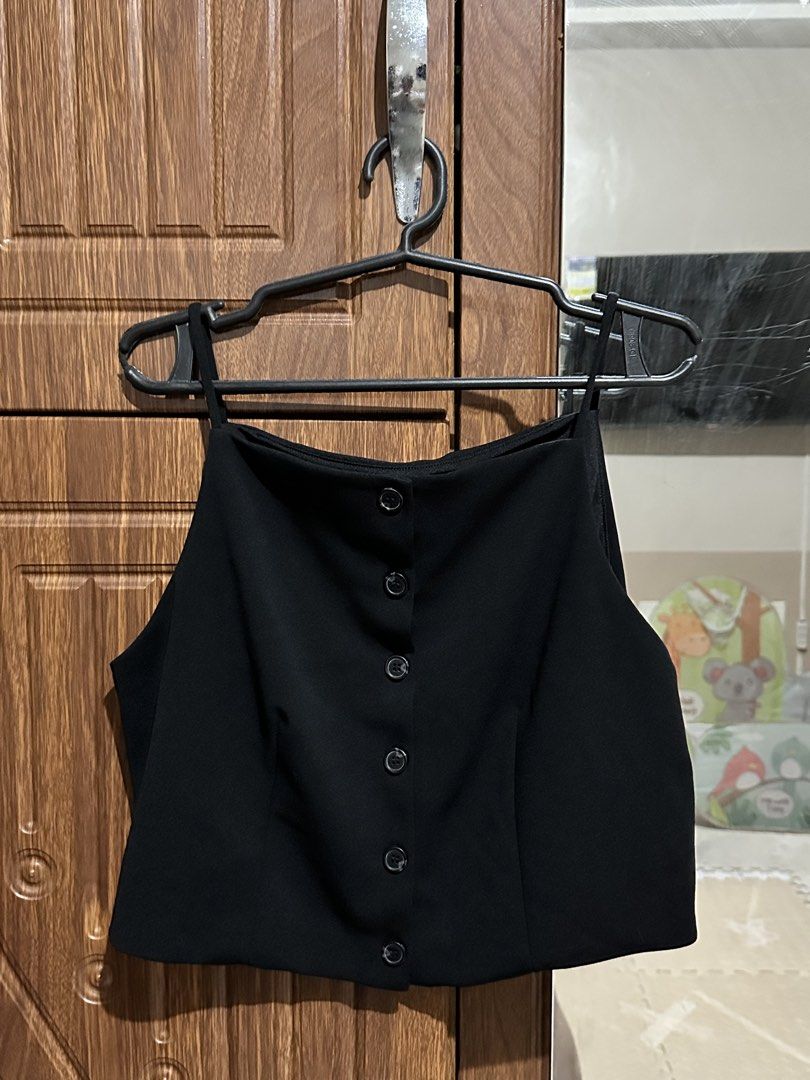 H&M Black Top (Category: Blouses) located in Makati City. Submitted by jannst (Listing ID 1471032975, Image 1). Description: .