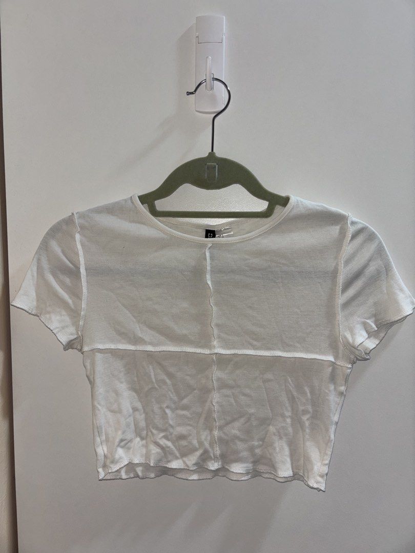 H&M Crop Top (Category: Blouses) located in Bacoor. Submitted by ynnasdrawer (Listing ID 1471043749, Image 1). Description: - vv cute - my favorite! - xs to s - rfs: decluttering .