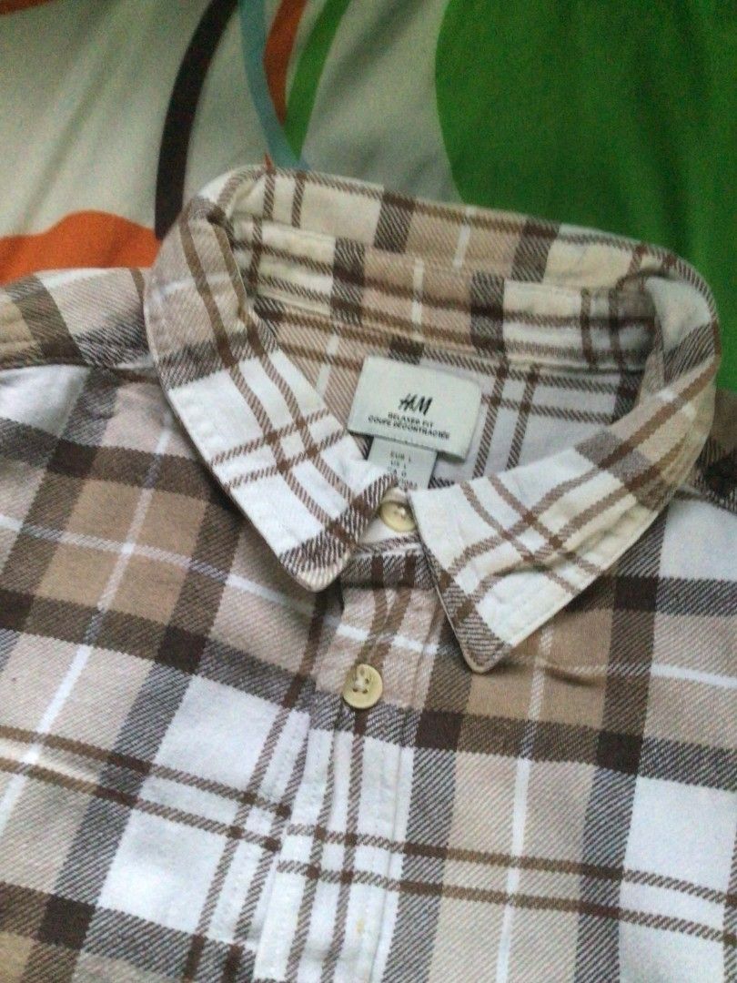 H&M Cropped Flannel (Category: Tshirts & Polo Shirts ) located in General Trias. Submitted by dunht (Listing ID 1471081354, Image 2). Description: - Brand: H&M - Size: L - Color/Pattern: Brown, white, and tan plaid - Style: Relaxed fit flannel shirt with long sleeves and button-up front - Details: Features one chest pocket and soft, cozy fabric - Condition: Excellent pre-loved condition.