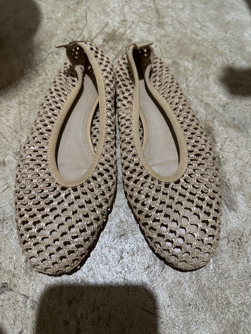 H&M Dark Beige Braided Mesh Ballet Flats (Category: Flats & Sandals) located in Davao. Submitted by krau_ (Listing ID 1470958011, Image 2). Description: Last price! Size 35 / 22 cm Still available at h&m online and physical stores at 1,490! Used only a few times, no major issues! .