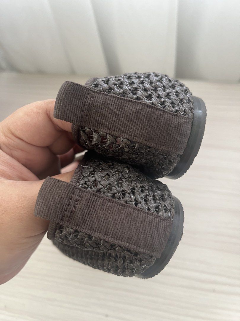 H&M Dark Brown Woven Mesh Ballet Flats (Category: Flats & Sandals) located in Cebu City. Submitted by stylebyregi (Listing ID 1470968761, Image 3). Description: Can pass as bnew Used only once (bought wrong size) Bought in H&M store Sz 35.