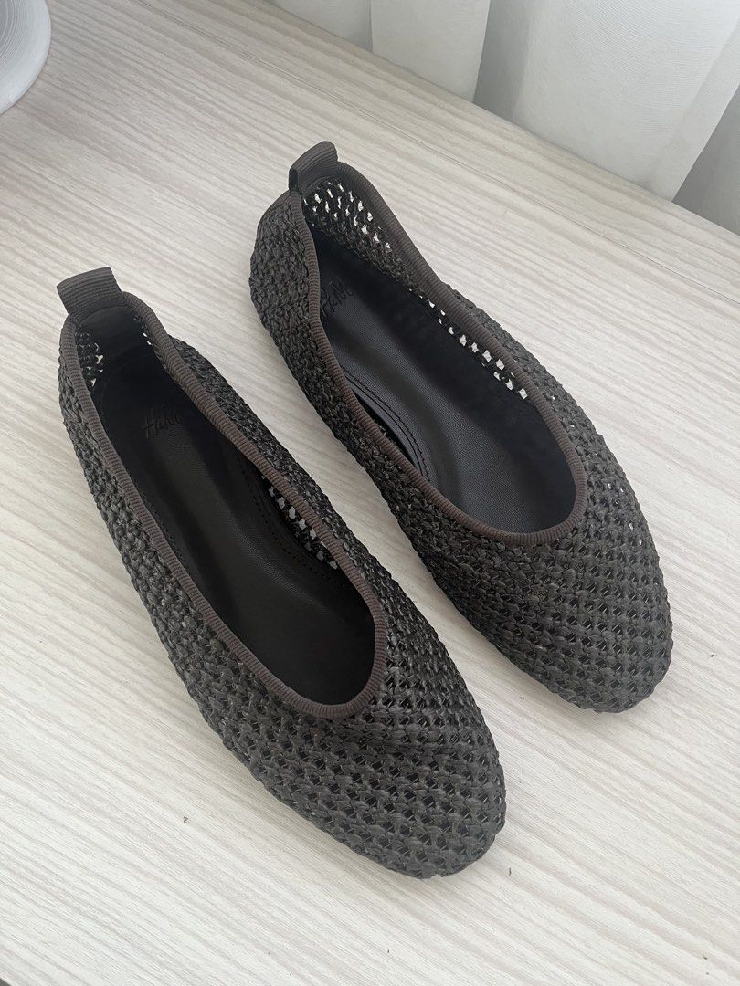 H&M Dark Brown Woven Mesh Ballet Flats (Category: Flats & Sandals) located in Cebu City. Submitted by stylebyregi (Listing ID 1470968761, Image 1). Description: Can pass as bnew Used only once (bought wrong size) Bought in H&M store Sz 35.