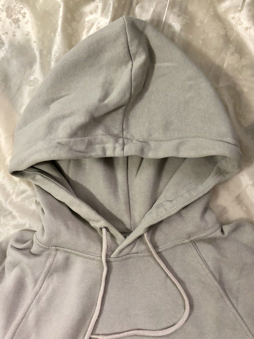 H&M Divided Gray Hoodie (Category: Hoodies) located in Magalang. Submitted by kdebo (Listing ID 1471026722, Image 3). Description: - Bought from H&M @ SM - Size small, grayish color - Worn once and then stored in a cabinet - May minor dirt stain sa ilalim ng right sleeve sa likod, but it’s not that noticeable - No other flaws - Gcash/BPI - J&T/LBC - Pampanga.