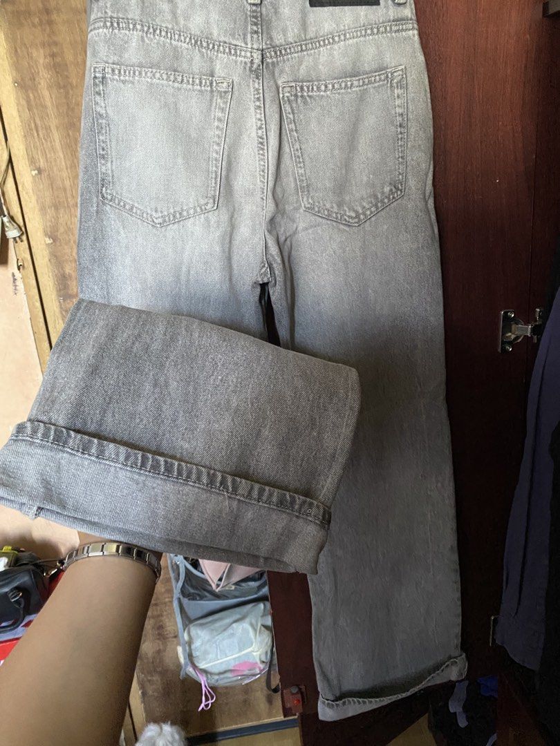 H&M Divided Grey Denim Jeans Size (Category: Jeans) located in Manila. Submitted by love_mami (Listing ID 1470992783, Image 3). Description: - Brand: H&M Divided - Size: EUR 34 / US 2 / 24-26 waist - Fit: High waist with wide legs and rolled cuffs - Color: Neutral washed grey - Condition: 10/10.