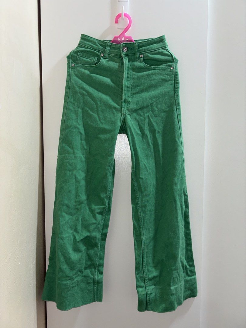 H&M Green Flared Pants (Category: Jeans) located in Bacoor. Submitted by ynnasdrawer (Listing ID 1471046103, Image 1). Description: - soso cute - altered (4'11 height) - 21-23 waistline - rfs: decluttering .