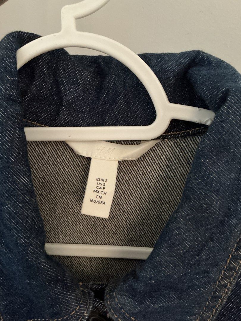 h&m oversized dark denim jacket (Category: Coats, Jackets and Outerwear) located in Manila. Submitted by 888saiz (Listing ID 1471035935, Image 3). Description: bought for 1,990 oversized fit for S-M.