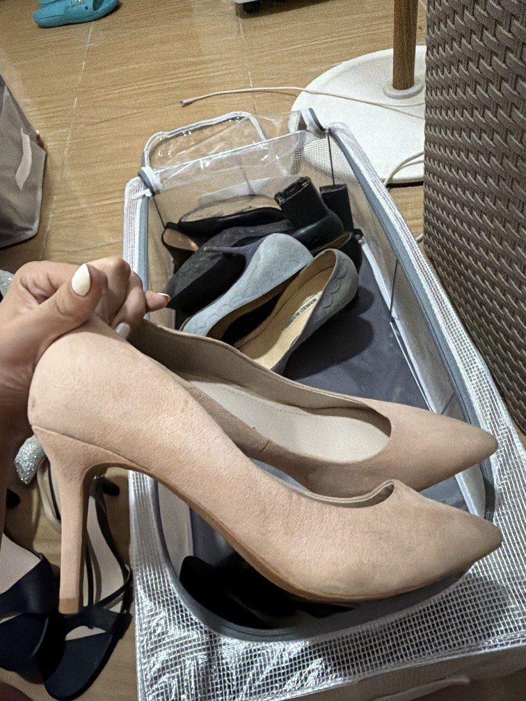 H&m pink (Category: Heels) located in Rizal. Submitted by rashamd (Listing ID 1471055796, Image 2). Description: Bought in london Eu 38 Suede material .