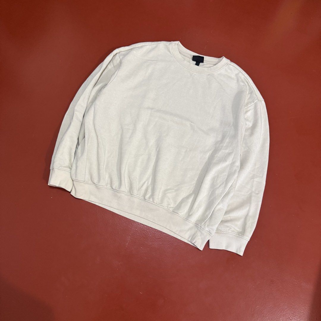 H&M PULLOVER (Category: Coats, Jackets and Outerwear) located in Pasig City. Submitted by buzzthrifty (Listing ID 1471001225, Image 2). Description: SIZE L-XL 24x26 EXCELLENT CONDITION .