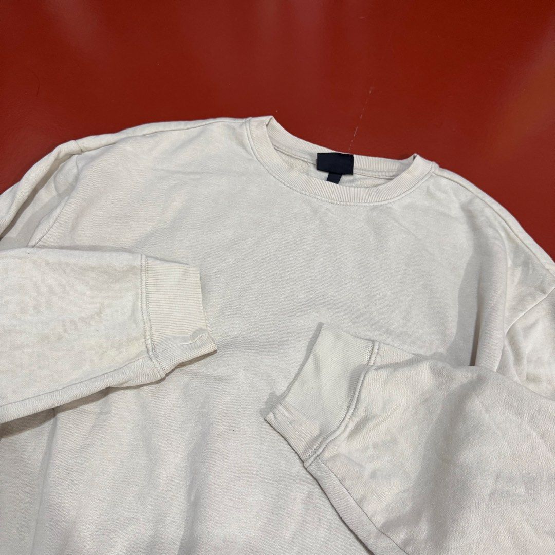 H&M PULLOVER (Category: Coats, Jackets and Outerwear) located in Pasig City. Submitted by buzzthrifty (Listing ID 1471001225, Image 3). Description: SIZE L-XL 24x26 EXCELLENT CONDITION .