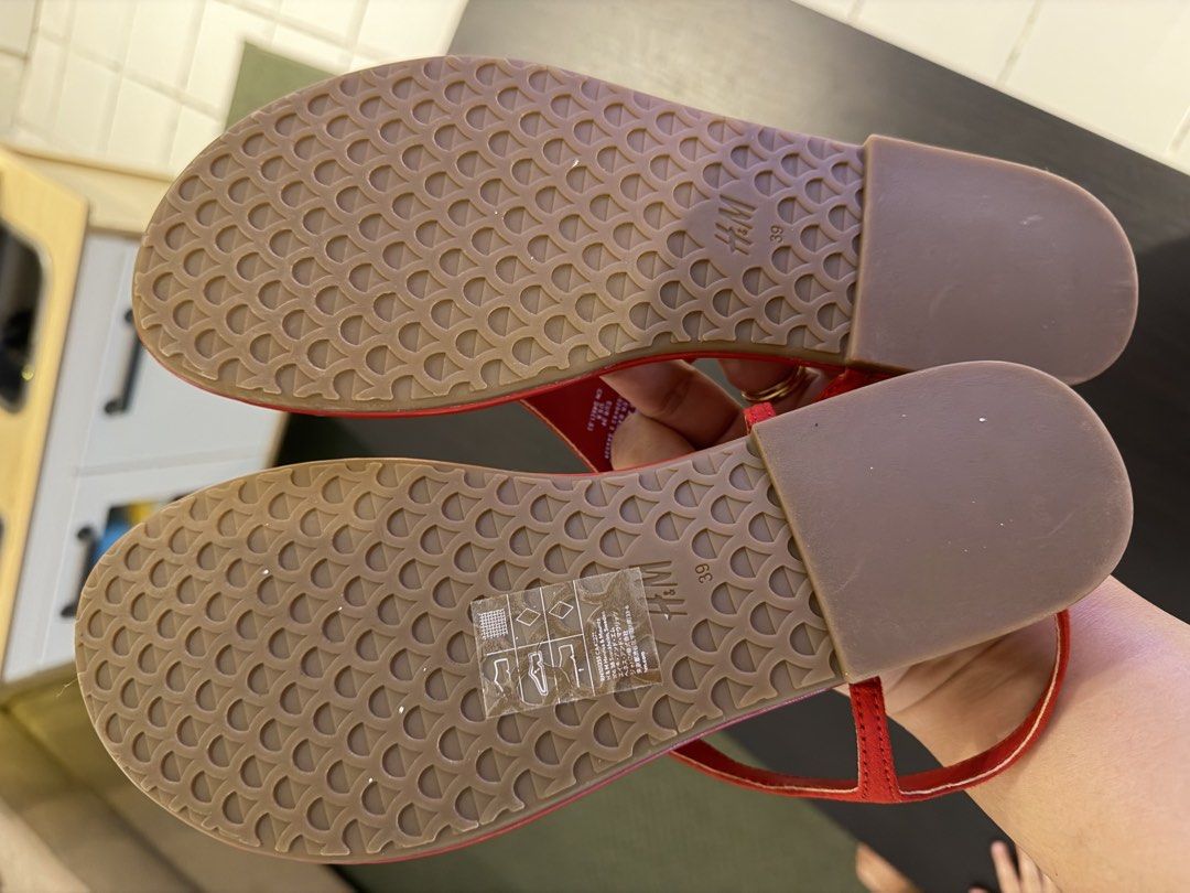 H&M Red Strappy Flat Sandals Size 39 (Category: Flats & Sandals) located in Manila. Submitted by annamacuto (Listing ID 1470952556, Image 2). Description: Never used. .