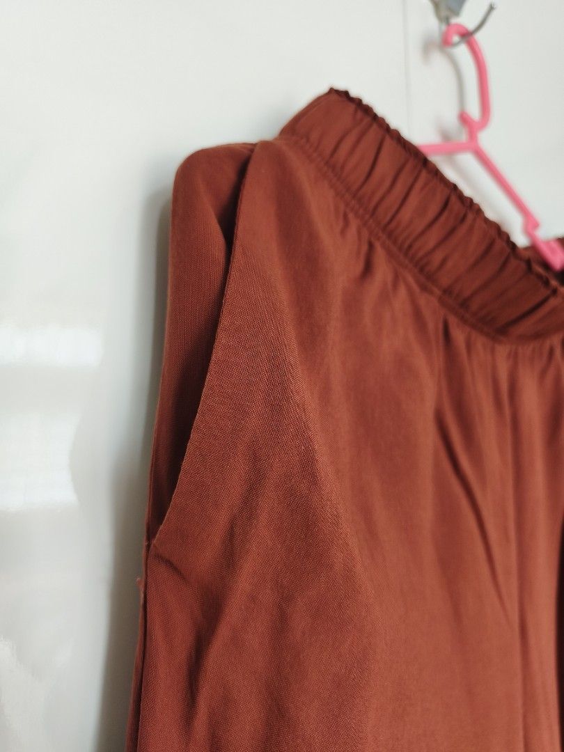 H&M Rust Wide Leg Pants (Category: Other Bottoms) located in Manila. Submitted by smilefashion08 (Listing ID 1470941814, Image 2). Description: Original H&M Waist 25-26 Length 34.