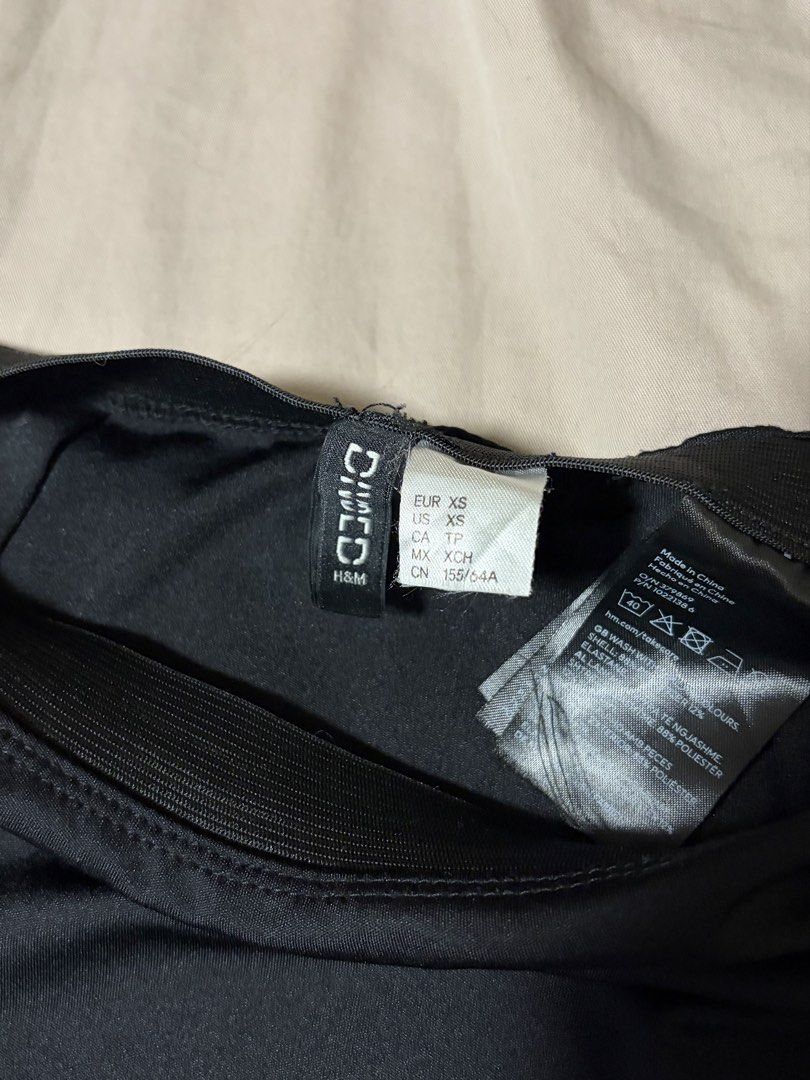 H&M Short Black Skirt (Category: Skirts) located in Pasig City. Submitted by catherinea38704 (Listing ID 1471096209, Image 3). Description: Xs Location Caniogan Pasig.