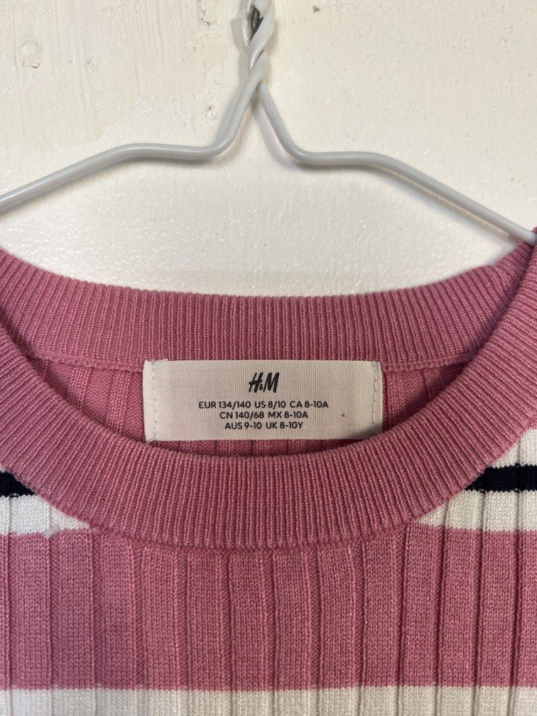 H&M stripes knitted top (Category: Babies & Kids Fashion) located in Las Pinas. Submitted by gaeley (Listing ID 1470954626, Image 2). Description: fits small to medium womens b: 15" armpit to armpit l: 19" stretchy.