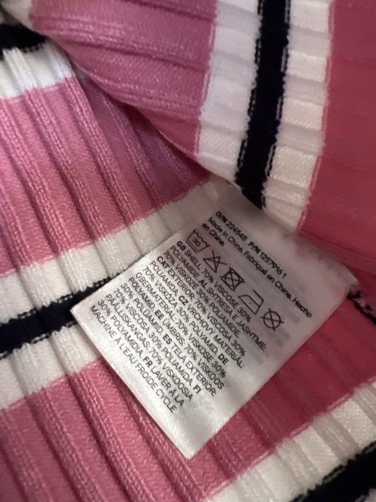 H&M stripes knitted top (Category: Babies & Kids Fashion) located in Las Pinas. Submitted by gaeley (Listing ID 1470954626, Image 3). Description: fits small to medium womens b: 15" armpit to armpit l: 19" stretchy.