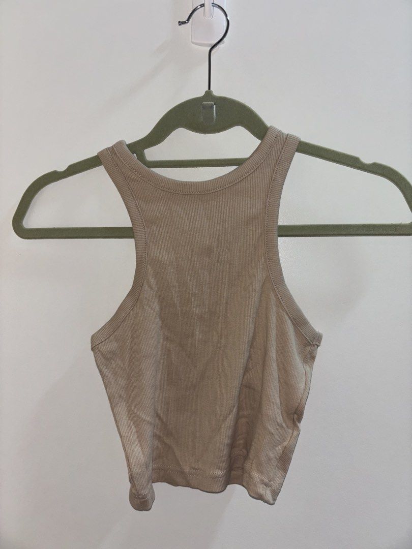 H&M Tank Top (Category: Sleeveless) located in Bacoor. Submitted by ynnasdrawer (Listing ID 1471043393, Image 1). Description: - soso cute - very comfy - stretchable - xs to s - rfs: decluttering .