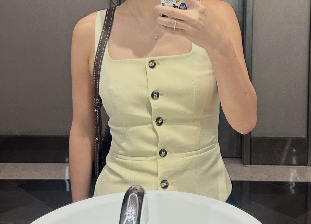 H&M top (Category: Blouses) located in Taguig. Submitted by mcamille (Listing ID 1470950899, Image 2). Description: .