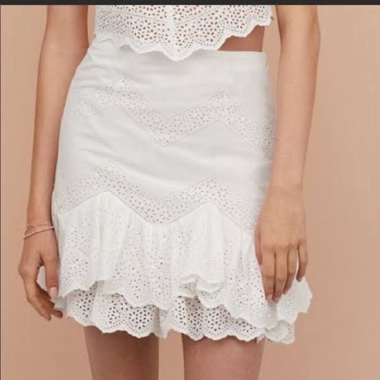 H&M White Eyelet Ruffle Tiered Mini Skirt. (Category: Skirts) located in Cainta. Submitted by tuessy (Listing ID 1470978636, Image 1). Description: .