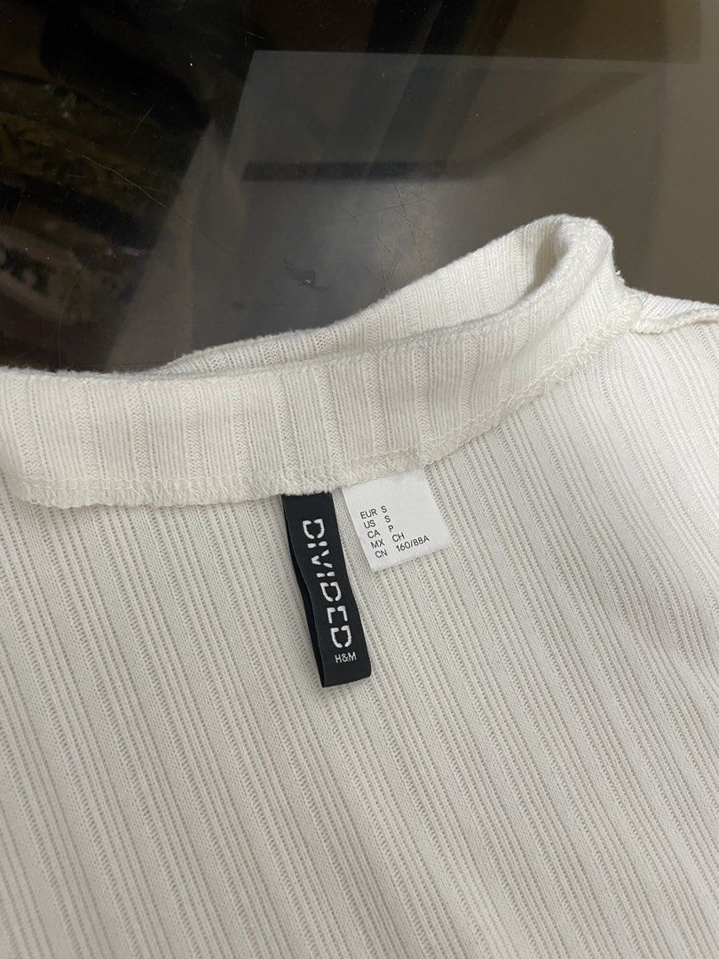 h&m white longsleeve dress (Category: Dresses) located in Mandaluyong City. Submitted by kkkaye (Listing ID 1470965487, Image 3). Description: .