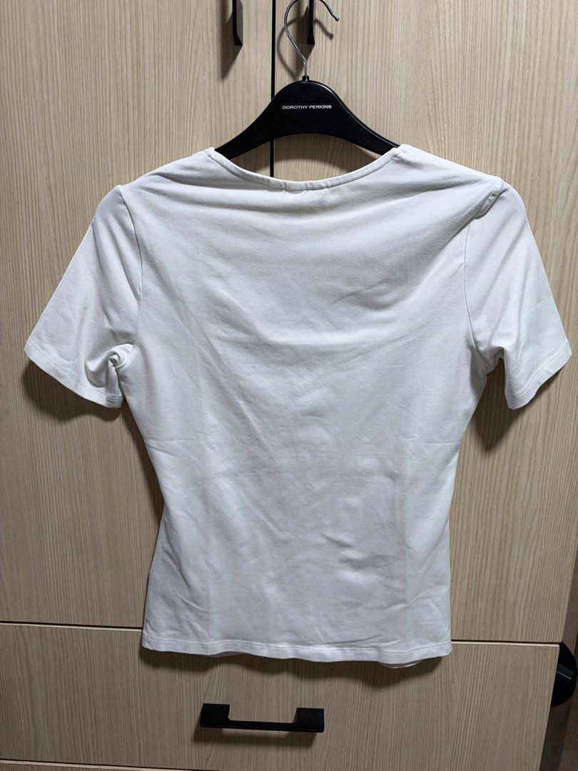 H&M White Square Neck Short Sleeve Top (Category: Shirts) located in Makati City. Submitted by rmgcloset (Listing ID 1471116401, Image 3). Description: - Brand: H&M - Style: Short sleeve top with square neckline - Fit: Fitted cut through the body - Size: S (fits true to size) - Condition: Clean, fresh, and ready to wear.